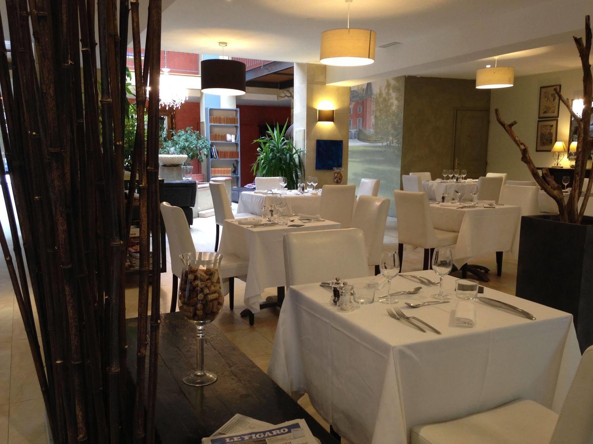 Le Pavillon Du Chateau, Hotel & Spa 레벨 외부 사진