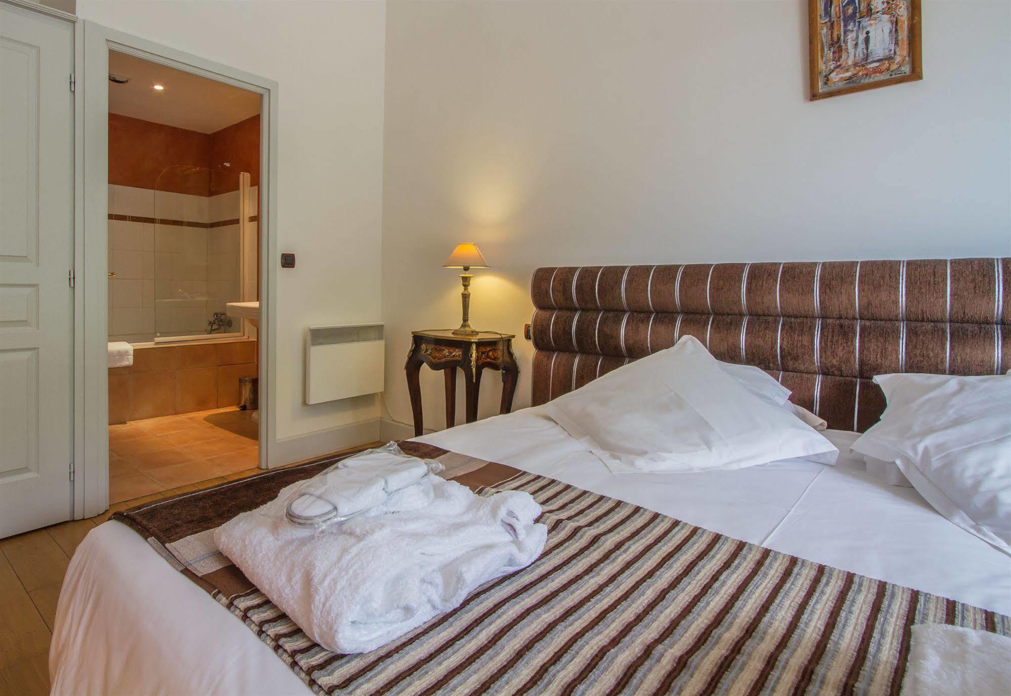 Le Pavillon Du Chateau, Hotel & Spa 레벨 외부 사진