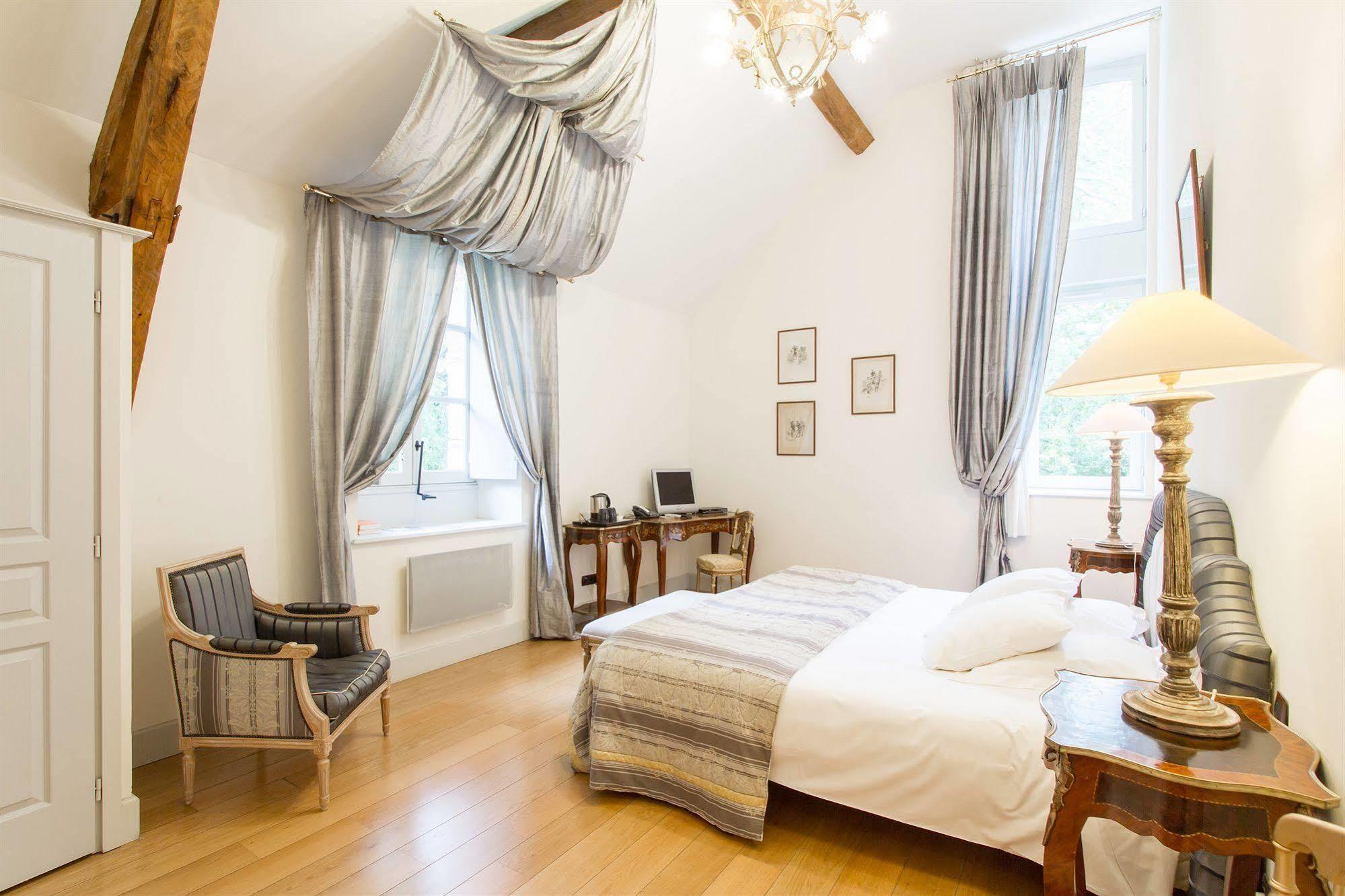 Le Pavillon Du Chateau, Hotel & Spa 레벨 외부 사진
